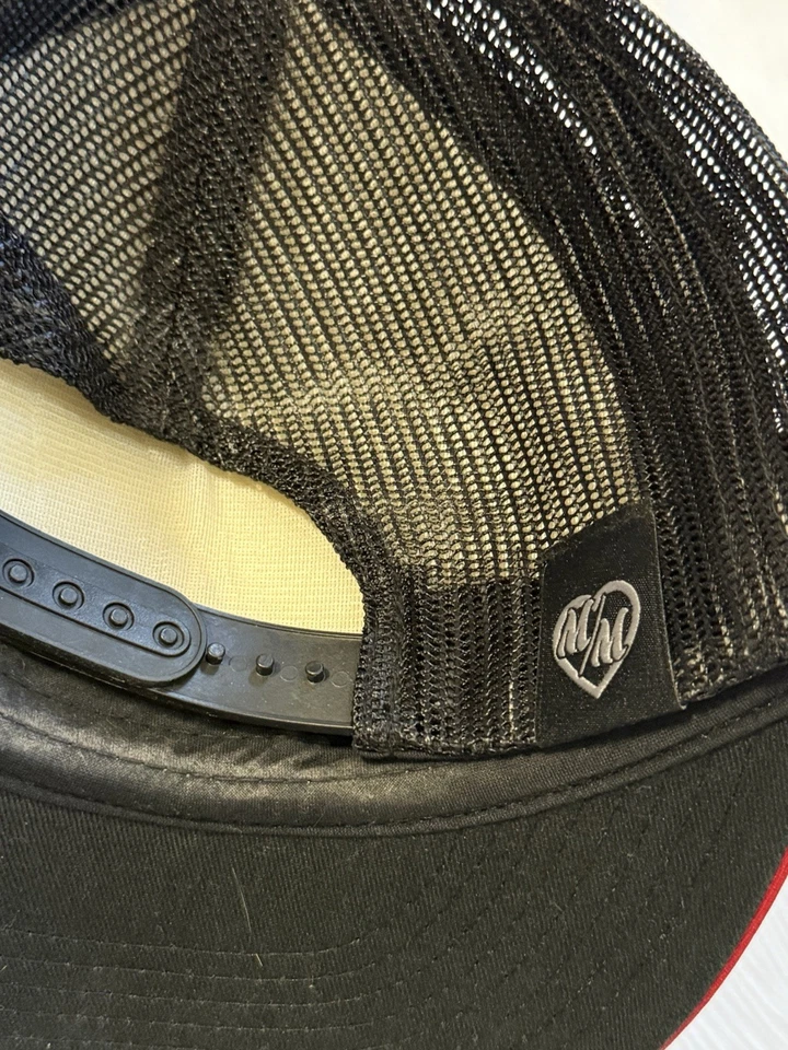 Металлическая женская шляпа дальнобойщика Mulisha, созданная для острых ощущений, красная черная, Y2K, мотоциклетная сетка, новая без ценников - Изображение 3 из 4