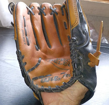 WILSON PRO SELECT BALL GLOVE A2476 WAY NICE