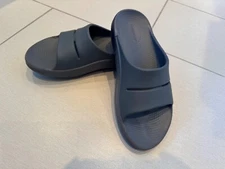 OOFOS Ooahh Slide Sandal Slate(Men’s 8, Women’s 10), USED