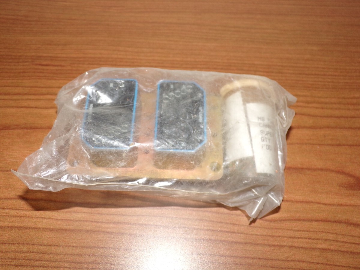 零専用です ITT Cannon M81659/33A2-0028 Avionics Connector with Contact Pins