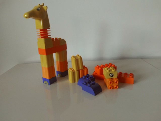 lego duplo giraffe