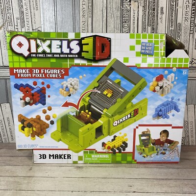 Qixels 3D Maker Die Würfel, die sich mit Wasser verbinden.