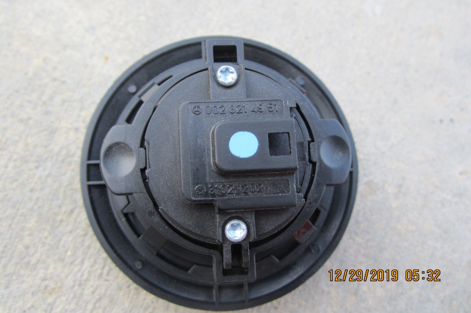 0815 MERCEDES W204 CCLASS EMERGENCY TRUNK RELEASE BUTTON SWITCH