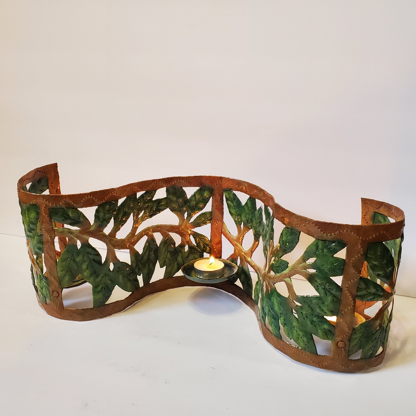 S-curve Centerpiece Rustic Green