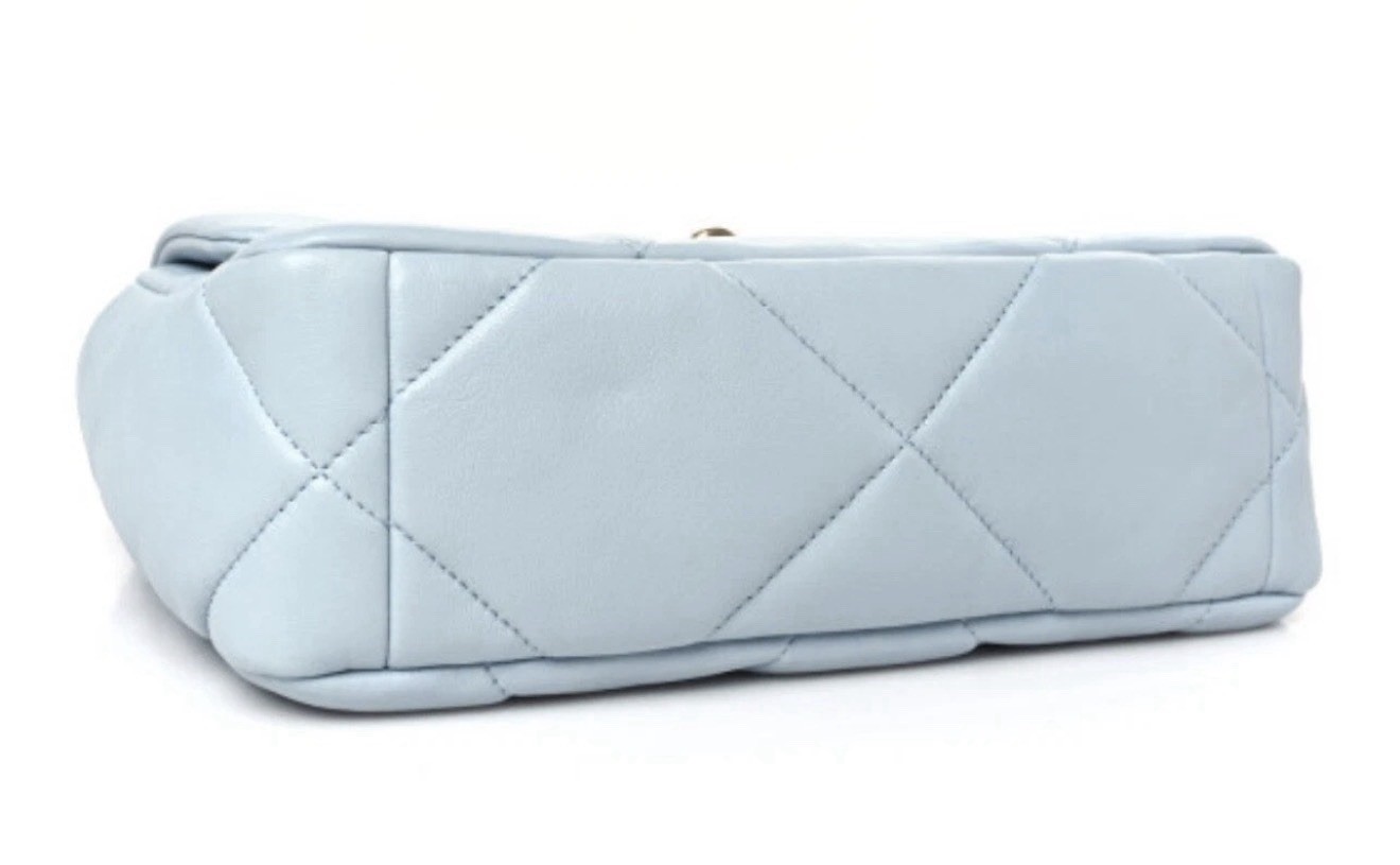 CHANEL 19 Light Blue 21K New image 4