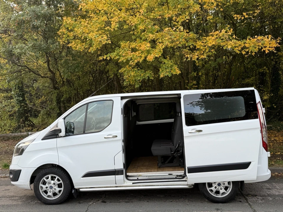 2014 FORD TRANSIT CUSTOM CREWCAB/VAN  2.2 DIESEL 7 SEATS FULL MOT WOW BARGAIN ! - Image 2 of 4