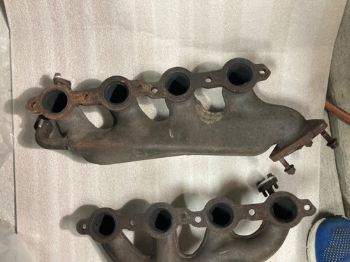 2000-2002 Chevy Camaro 5.7 ls1 pair with egr has flanges - Picture 3 of 8