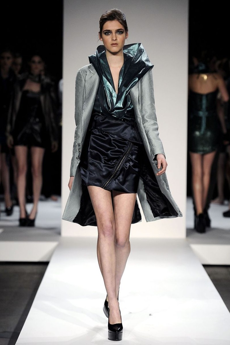 NWT RARE ELISE OVERLAND RUNWAY BLACK ZIP-FRONT BELTED SILK COAT 