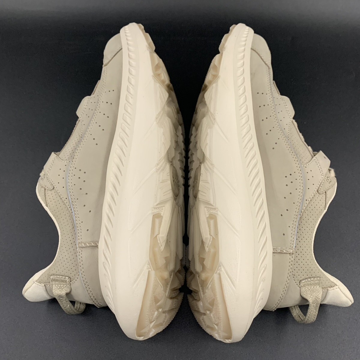 MENS US 9 UGG CA805 V2 NUBUCK SNEAKER KHAKI LEATHER LOW TOP