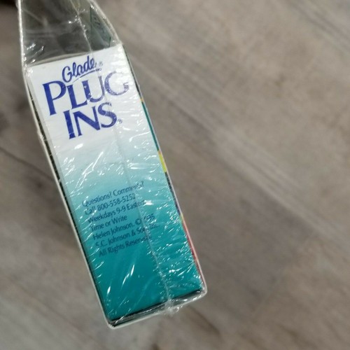 2 Pkgs Glade PlugIns Scented Gel Refills Tropical Mist 3 Refills Each - Total 6 - Picture 3 of 5