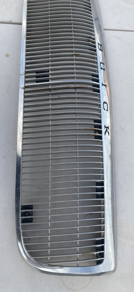 1991-1996 Buick Roadmaster Estate apenas grade OEM grade 91-96 manchada - Imagem 4 de 4