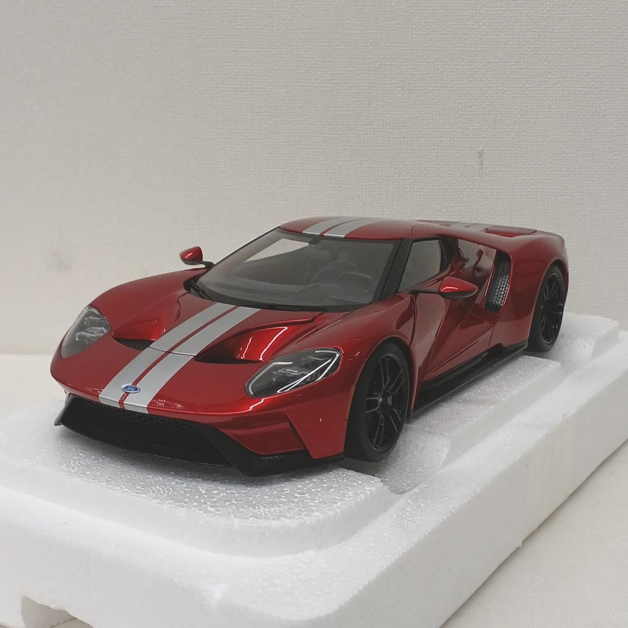 AUTOart Ford GT 2017 Liquid Red with Silver Stripes 72943