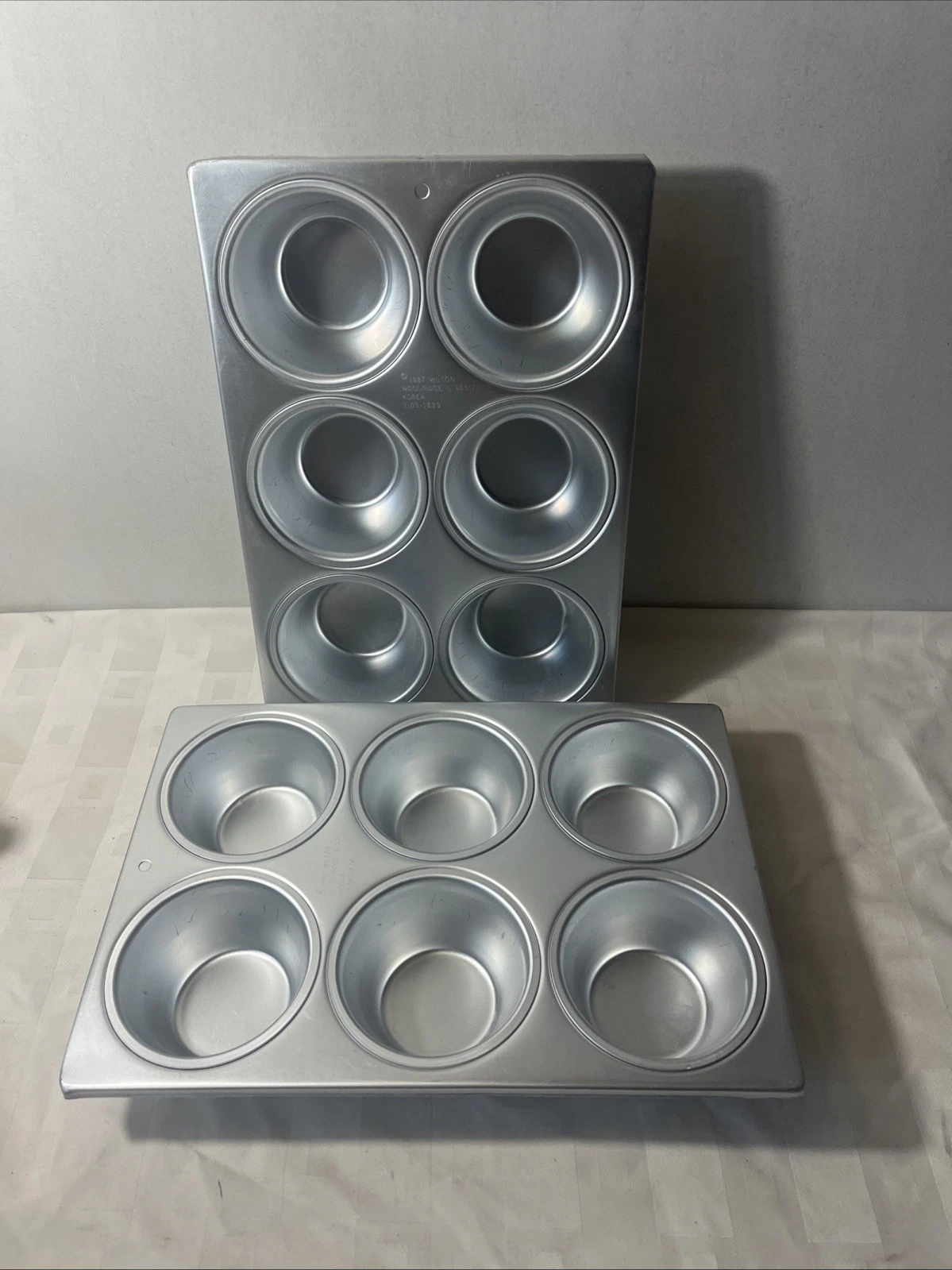 2 VTG 1987 Wilton 4” 6 Hole Aluminum Muffin Pans Nice Shape
Opens in a new window or tab
