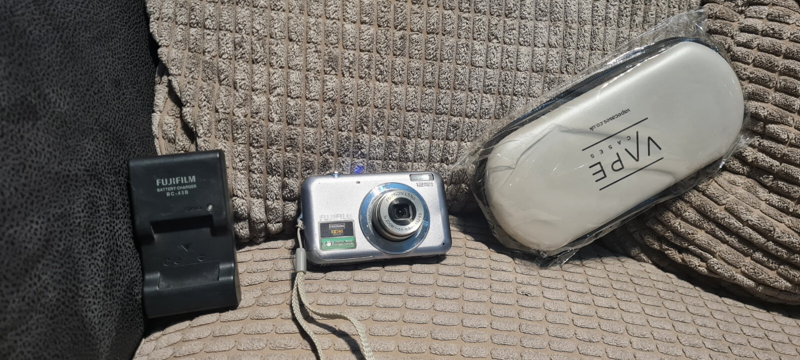 Fujifilm Digital Camera FinePix JV100 12.0MP Silver , See Descriptions