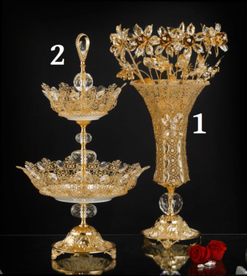 ERHÖHUNG UND VASE BADDEKOR GOLD MIT KRISTALLEN