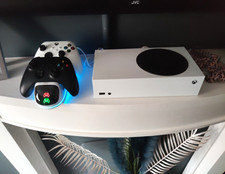 Microsoft Xbox Series S 512GB White + 2 Controllers + Charging Dock Wi‑Fi 1440p