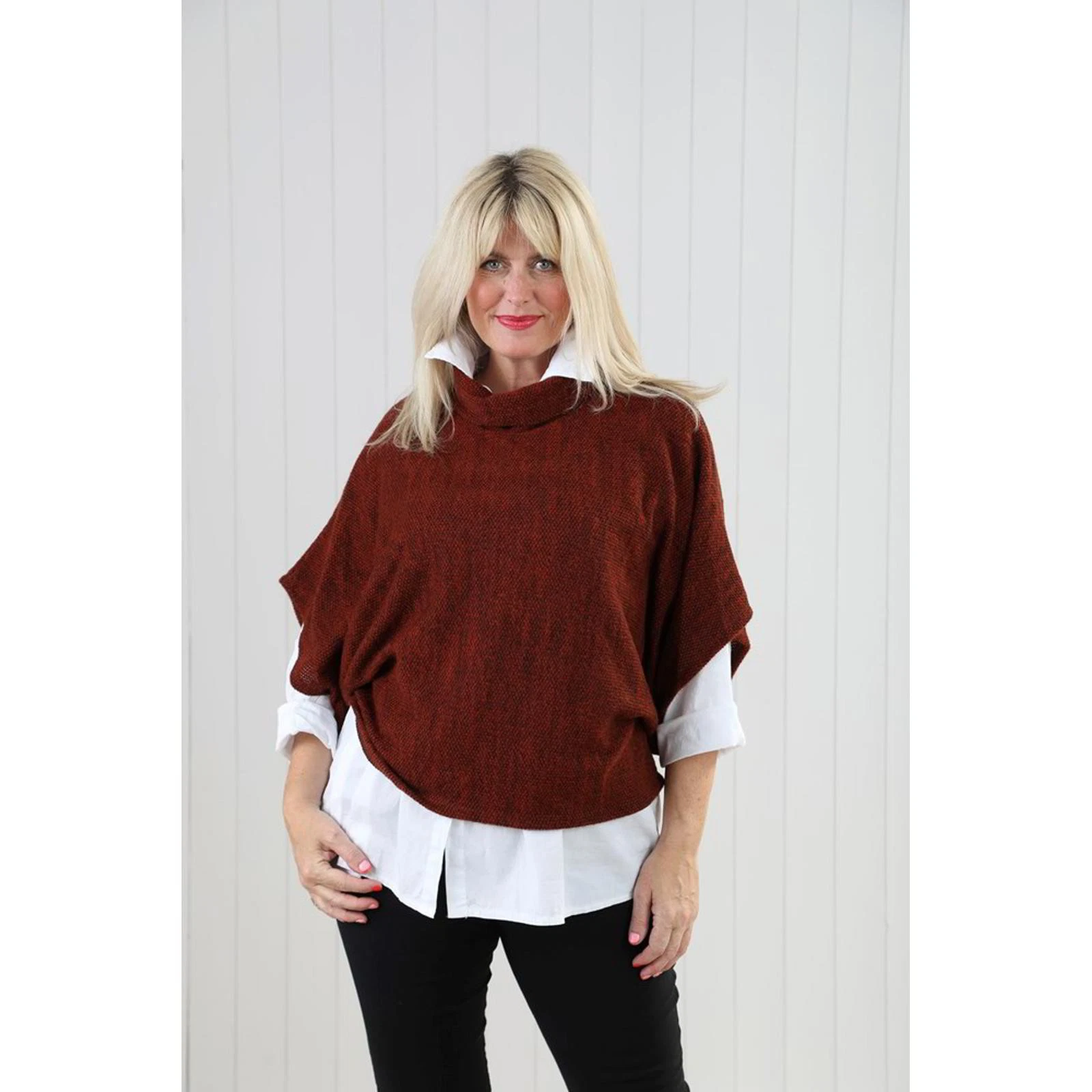 Goose Island cowl poncho top Rust
Opens in a new window or tab