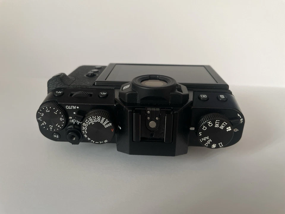 Fujifilm X-T30 II Schwarz mit OVP und Zubehörpaket - Bild 4 von 4