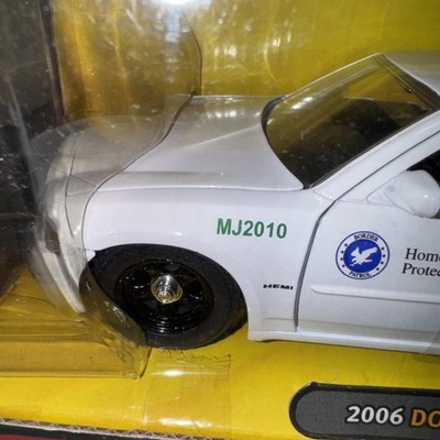 パトカー　jada 2006 ダッジ チャージャー R/T 2006 Dodge Charger R/t Highway Patrol Police 1/24 Dub City Jada