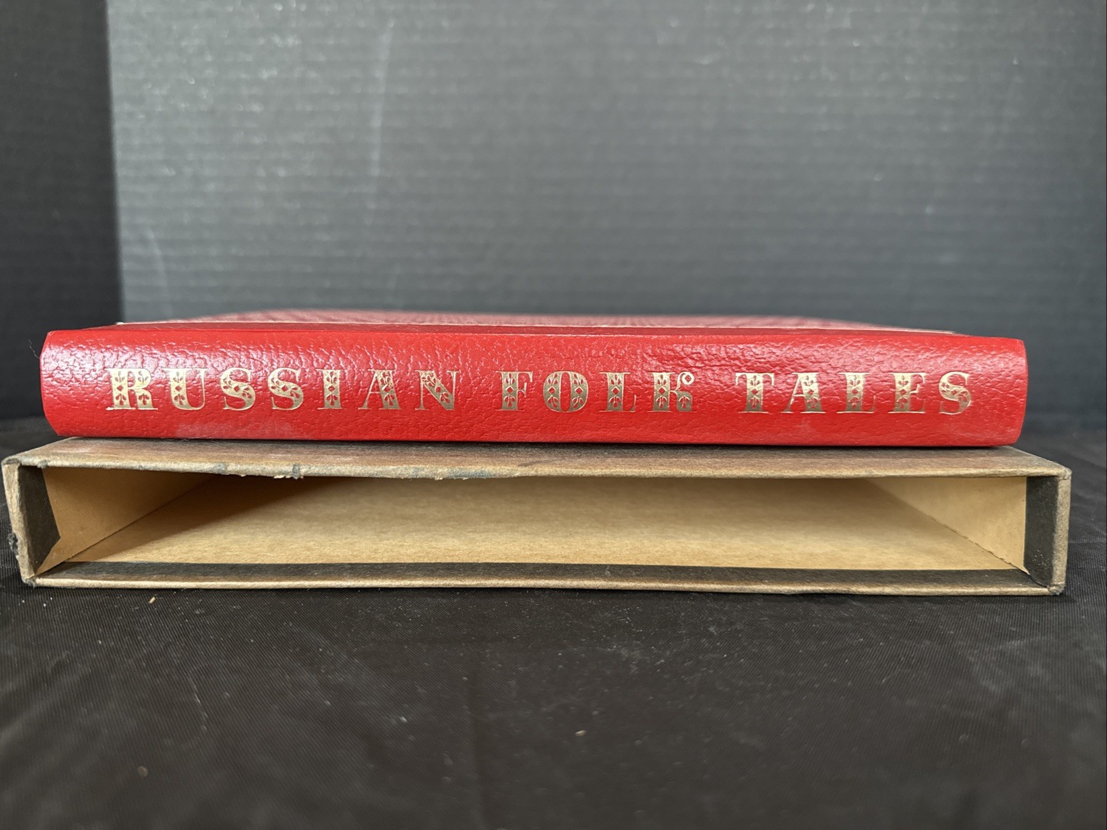 RUSSIAN FOLK TALES Heritage Press 1970 HC - Slipcase and Sandglass