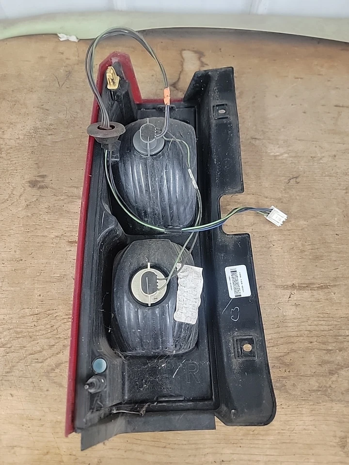 Luz trasera derecha del lado del pasajero Hummer H3 H3T 2006-2010 OEM Foto 3 de 3