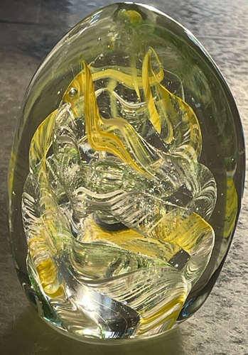 VTG Triangle Studio Art Glass Paperweight Yellow Green White Swirls Bubbles 4" - Picture 5 of 12