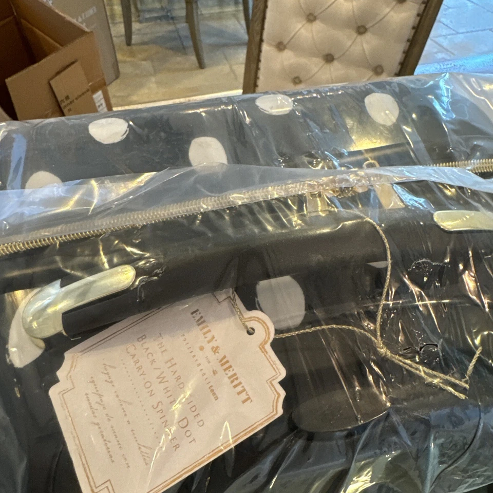 "Equipaje de mano Pottery Barn Teen Emily & Merit lados duros 22"" negro blanco" Foto 4 de 4