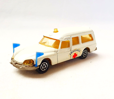 Miniature Majorette 1/65 - Citroën DS 21 Break Ambulance - N°206 - Fabriqué En France - Occasion