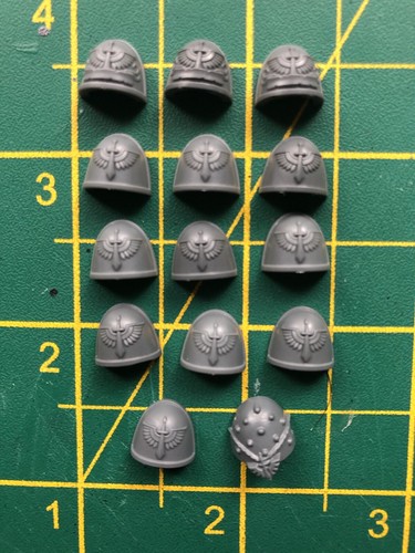 Various Dark Angel Shoulder Pads (firstborn and primaris) - Picture 4 of 6
