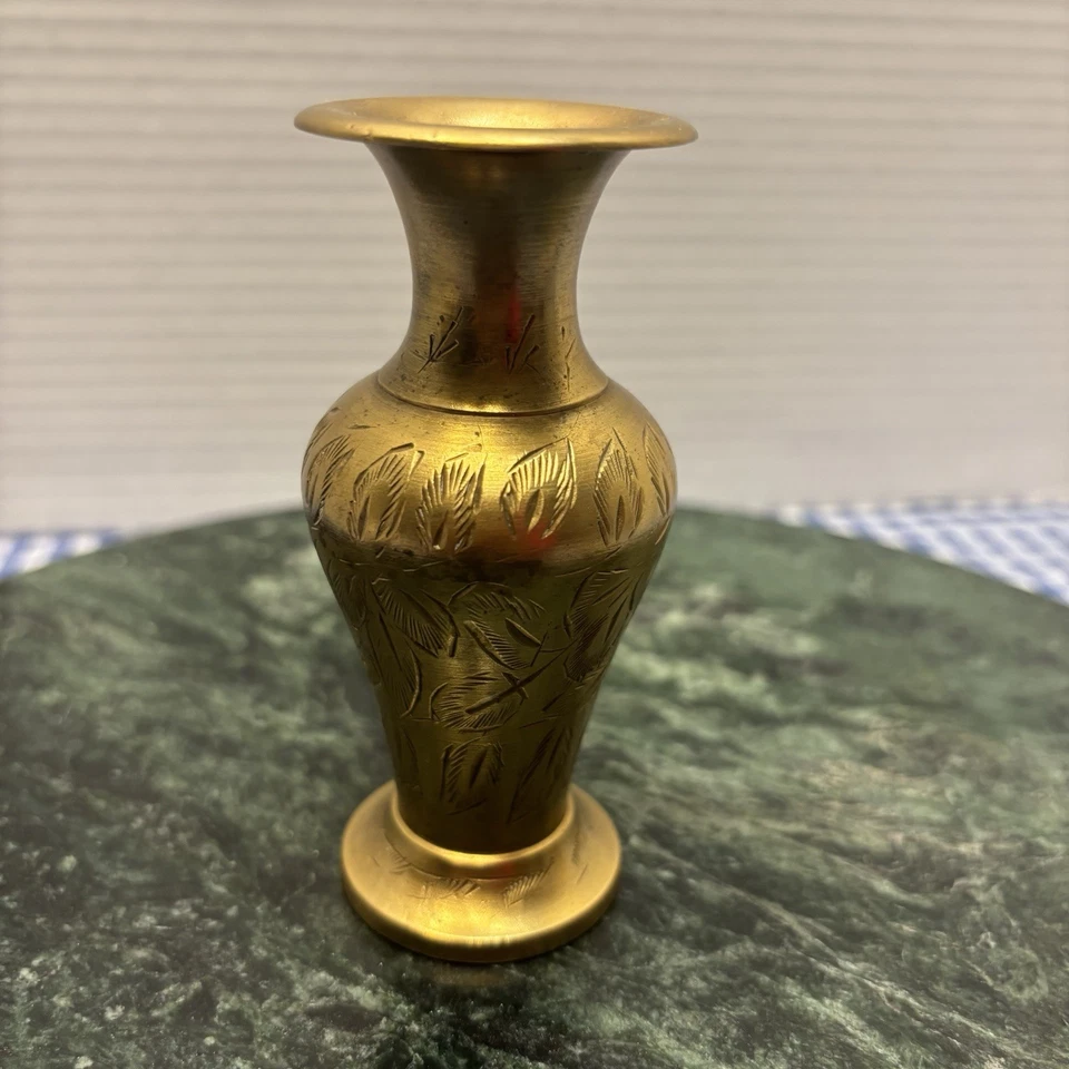 黄铜花瓶蚀刻 4 英寸小花瓶波西米亚美学,见图片。 — 第 2/4 张图片
