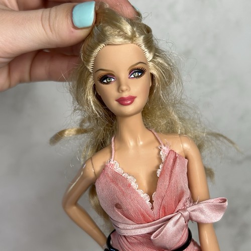Barbie 2008: La bambola più da collezione al mondo - etichetta rosa senza scatola - Foto 4 di 12