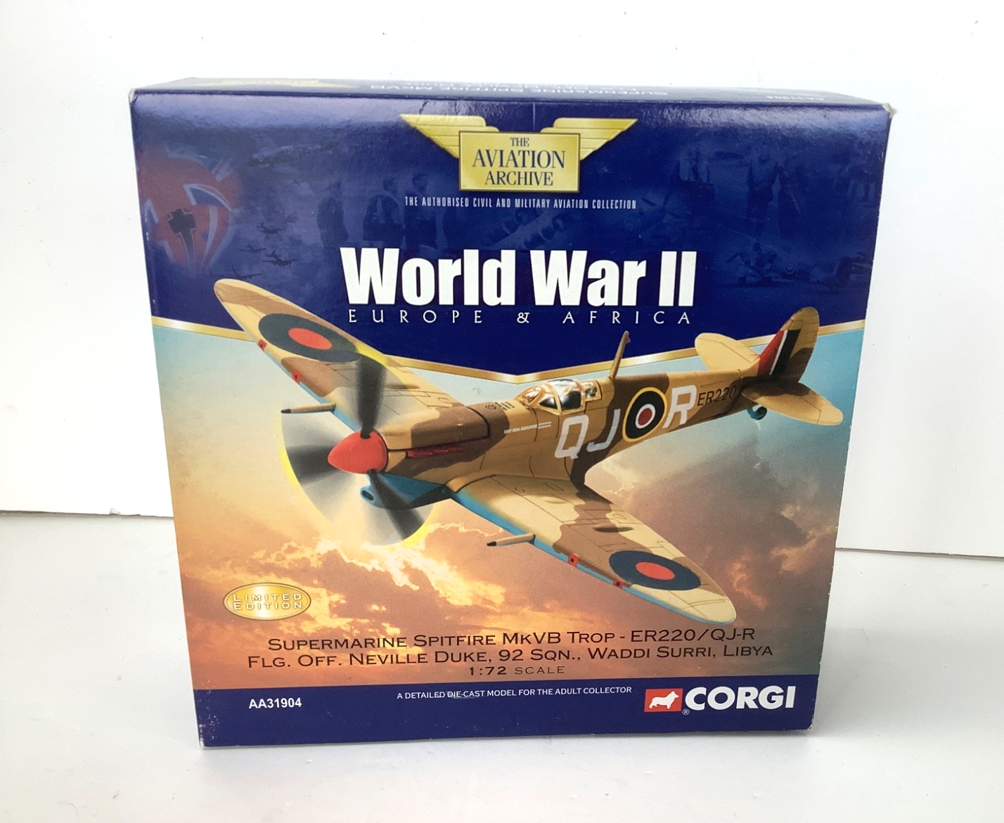 Corgi AA31904 1:72 Supermarine Spitfire MkVb Neville Duke 92 Sqn Libya * Read*