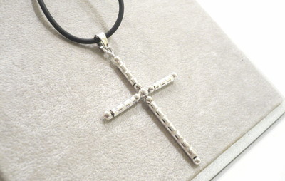 Collier Ras du Cou à Pendentif Croix