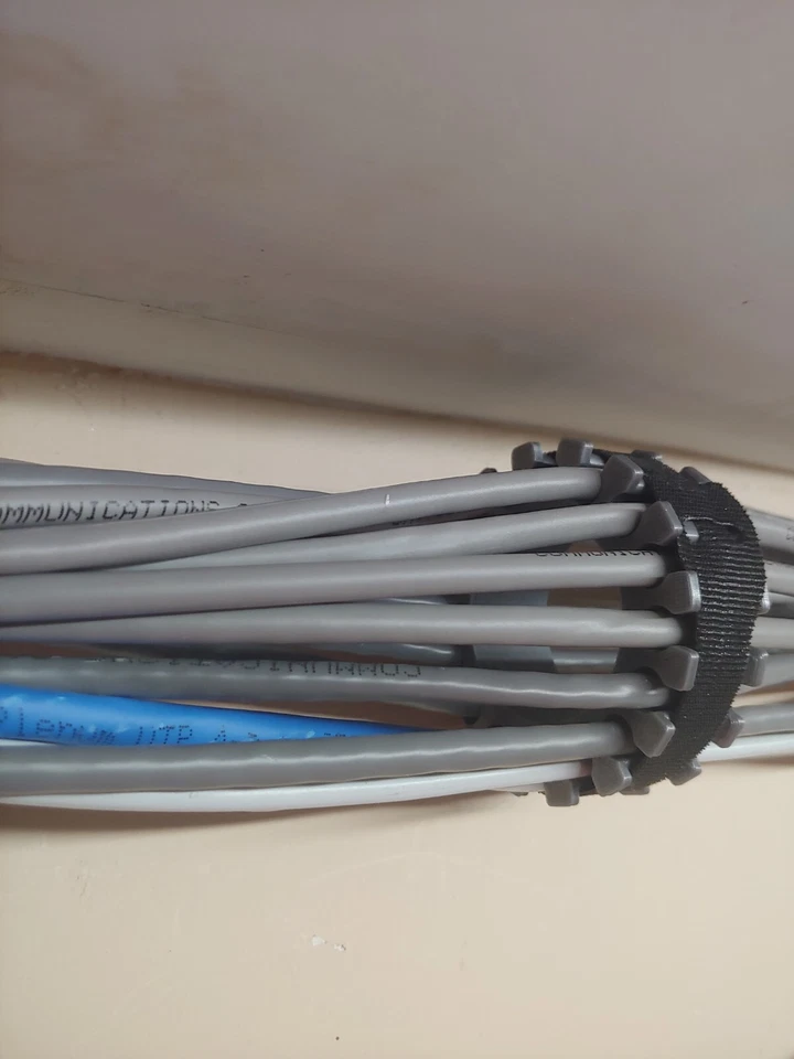 16 Cable Ethernet Comb/Organizer CAT 6/6A 8MM OD - Image 2 of 4