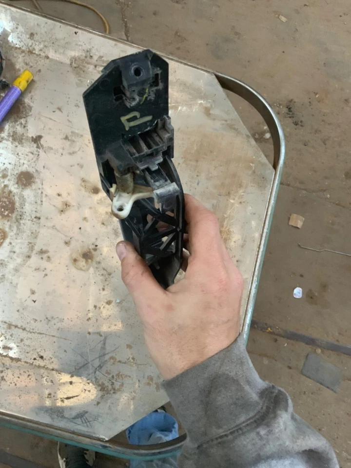 Maçaneta externa traseira direita Chevrolet Equinox 2010-2017 15786204 - Imagem 3 de 3