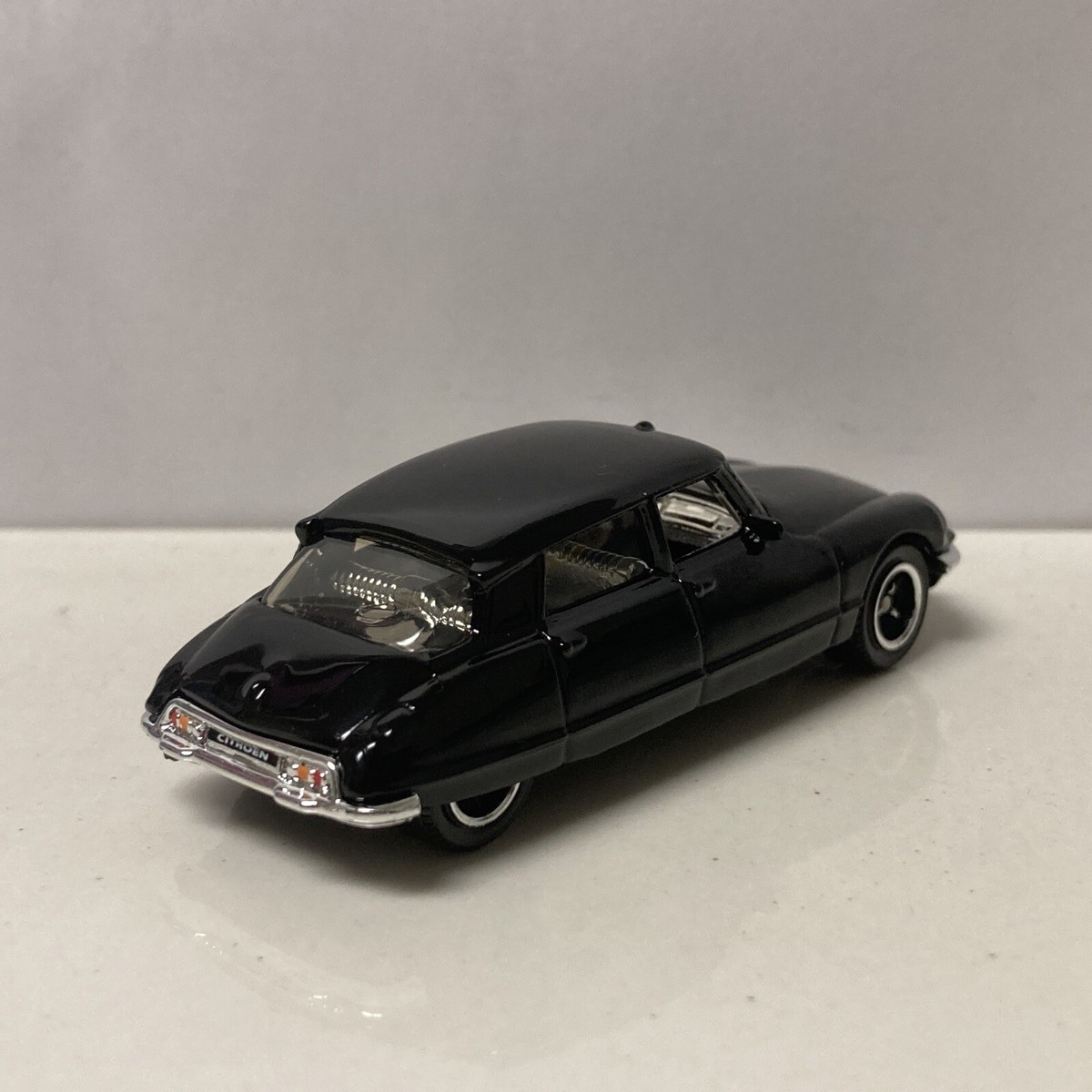1968 68 Citroen DS Collectible 1/64 Scale Diecast Diorama Model | eBay