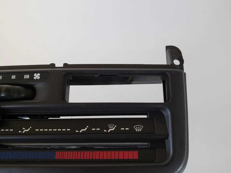 96-99 Saturn S-Series 21031071 Panel de control climático Unidad de temperatura Calentador de aire acondicionado Foto 2 de 4