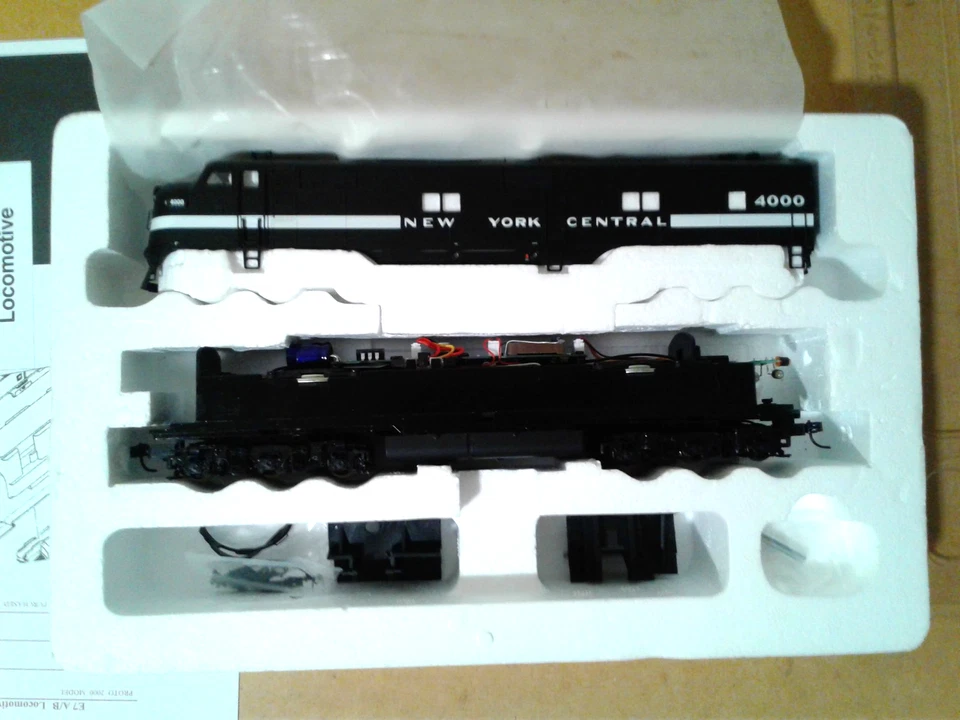 HO SCALE LIFE LIKE PROTO 2000 EMD E8 NEW YORK CENTRAL NYC #4000 DCC & SOUND - Image 4 of 4