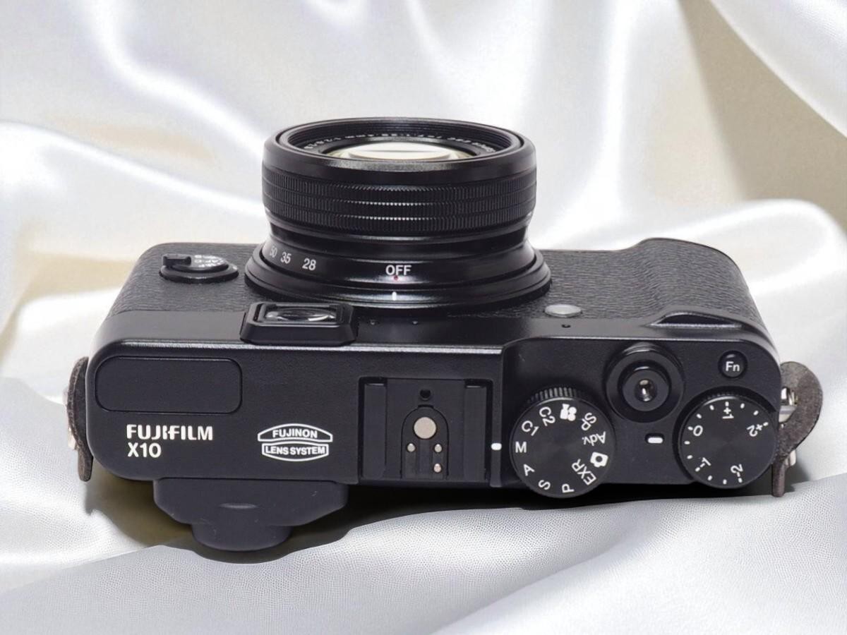Mint] Fujifilm X10 12.0 MP Fuji X Series Black Digital Camera w