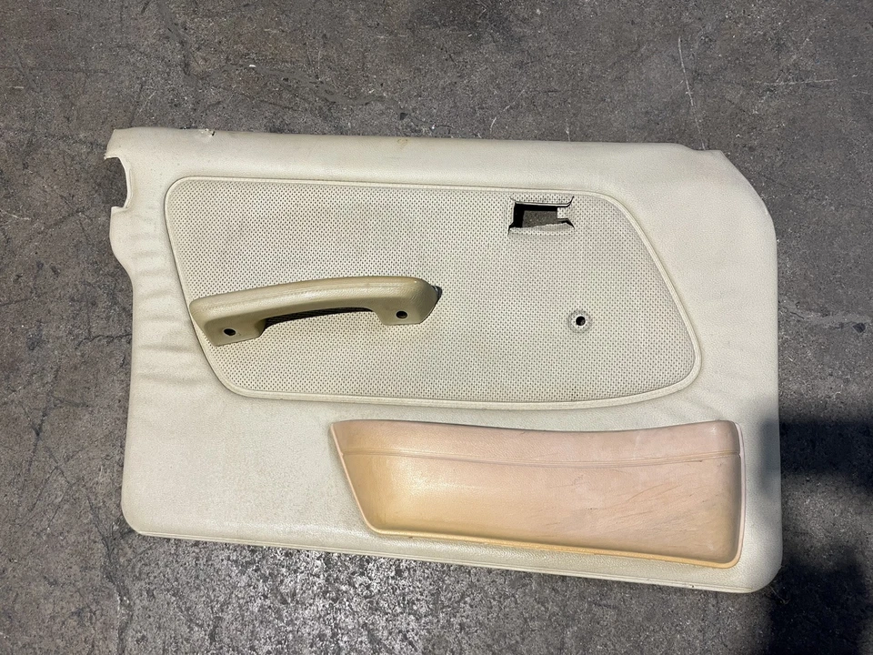 Juego de tarjetas de puerta Mercedes Benz W123 240d 300d 280e paneles tempranos color crema Foto 3 de 4