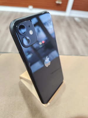 Apple iPhone 11 - 64GB (Factory Unlocked) Black Smartphone