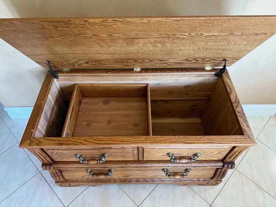 COLECCIÓN ORLEANS INTERIORES ROBLE, COFRE CEDRO/ESPERANZA, ROBLE ROJO, EXCELENTE EE. UU. Foto 3 de 4