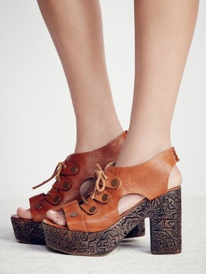 the three stripes logo