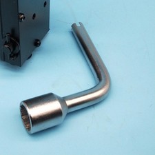 Truck Cab Tilt Wrench 20806927 22mm Truck Parts Lever Wrench for Volvo