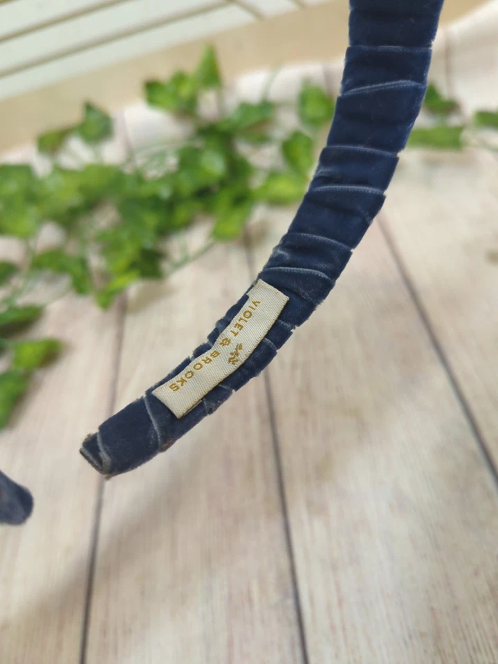 Diadema Anthropologie AZUL TERCIOPELO adornada con cristal violeta y Brooks Foto 4 de 4