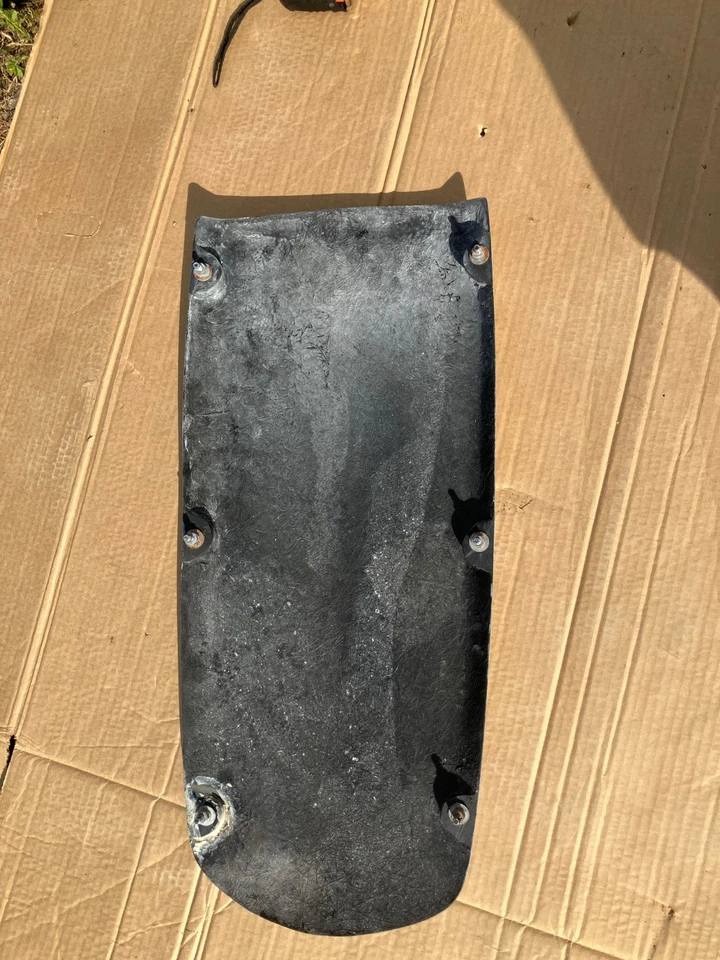 Capó o capó vintage cuchara similar pero no igual que Rover 3500S. Fibra de vidrio. Foto 3 de 4