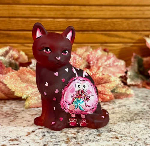 Ltd to 4 Fenton/WVG**RED SATIN "LOVE BUG" SITTING CAT FIGURINE**Sunday Davis