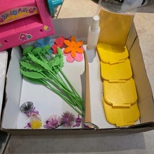 Vintage Hasbro Fantastic Flowers Flower Making Set 1991 RARE AND UNIQUE 