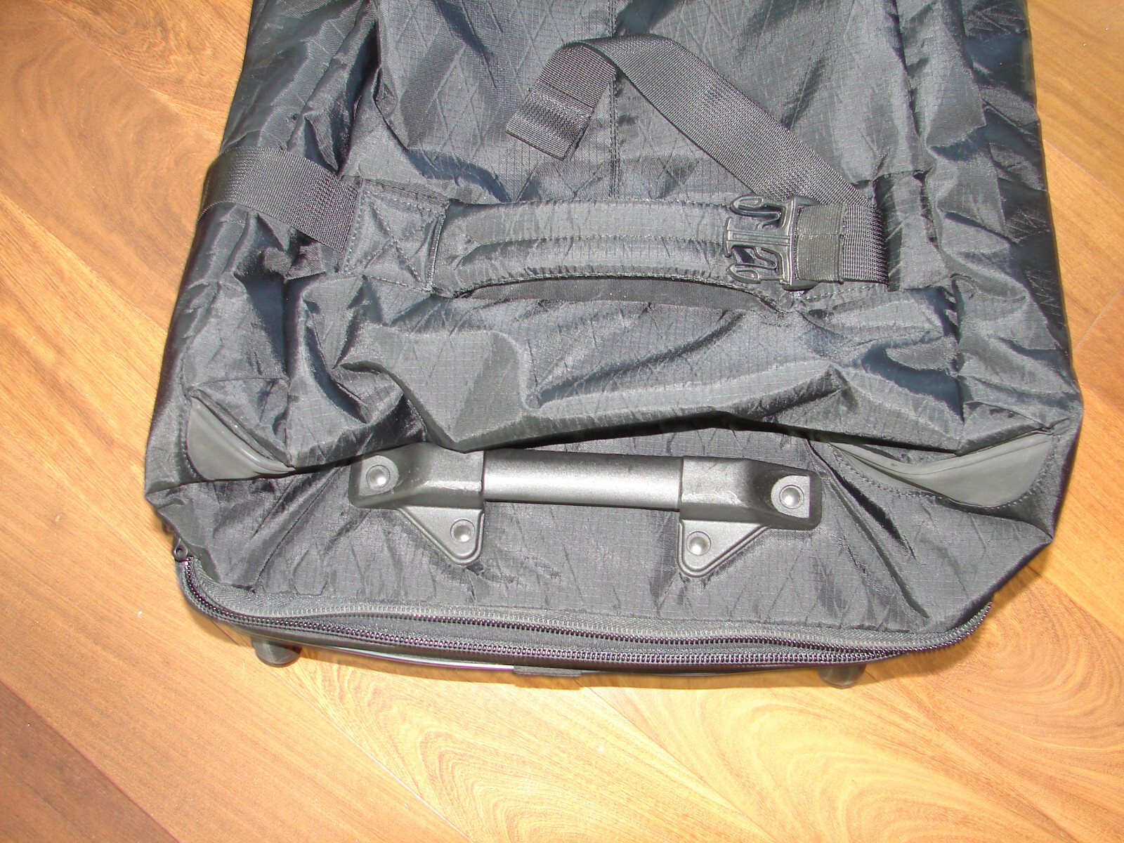 DaKine Split Roller 110L Luggage Black Rolling Duffel