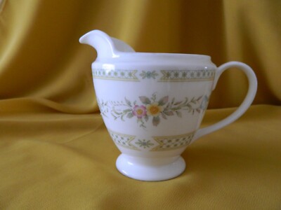Vintage MINTON ''WILDMOOR'' Creamer Porcelain Floral ROYAL DOULTON 1976 England